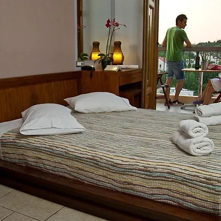 Fiscardo Bay فندق فيسكاردو