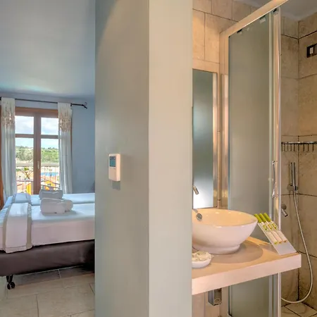 Fiscardo Bay מלון פיסקרדו